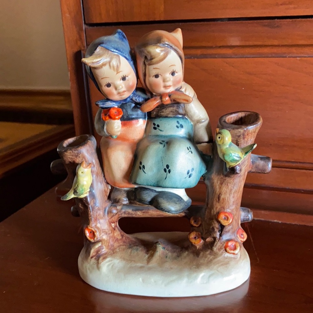 MI Hummel figurine from 1950, called Coquettes!!